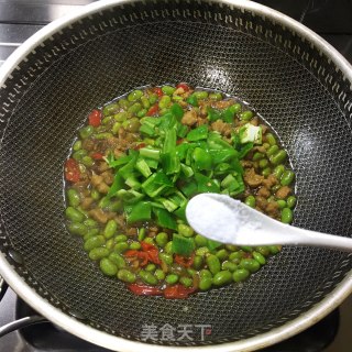 青椒炒毛豆的做法步骤：7