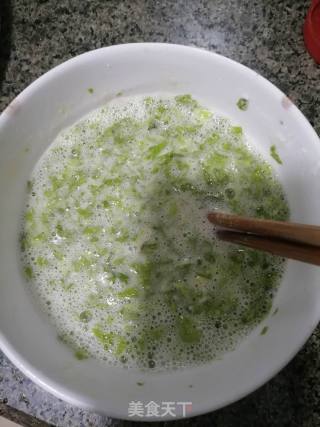 芹菜叶鸡蛋饼的做法步骤：3