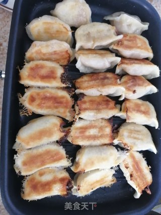 白菜猪肉锅贴的做法步骤：10
