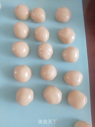 广式豆沙月饼的做法步骤：2