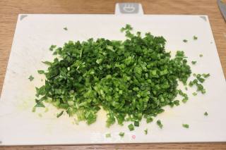 鸡蛋虾皮韭菜合子&肉丸青菜汤早餐的做法步骤：6