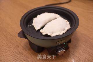 鸡蛋虾皮韭菜合子&肉丸青菜汤早餐的做法步骤：12