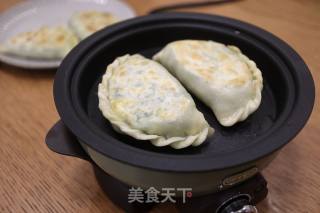 鸡蛋虾皮韭菜合子&肉丸青菜汤早餐的做法步骤：14