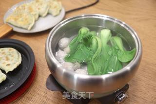 鸡蛋虾皮韭菜合子&肉丸青菜汤早餐的做法步骤：16