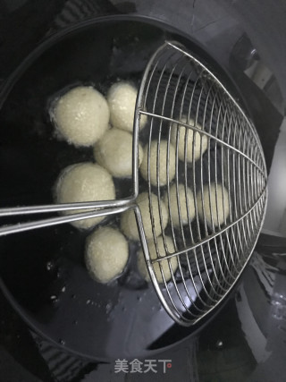 圆滚滚的麻圆的做法步骤：4