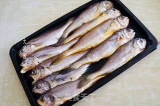 酥炸小黄鱼的做法步骤：1