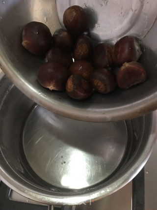 巧剥板栗壳的做法步骤：3
