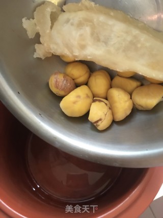 花胶板栗椰青炖鸡的做法步骤：4