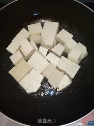 白菜炖豆腐的做法步骤：1