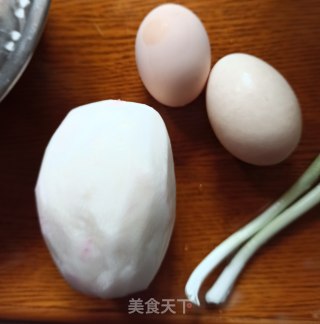 葱香荷包蛋萝卜丝汤的做法步骤：1