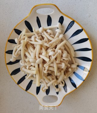 菌菇炖腊肠的做法步骤：3