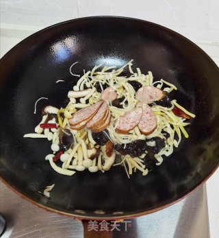菌菇炖腊肠的做法步骤：10