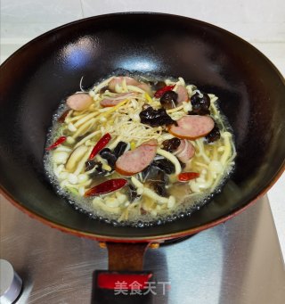 菌菇炖腊肠的做法步骤：12