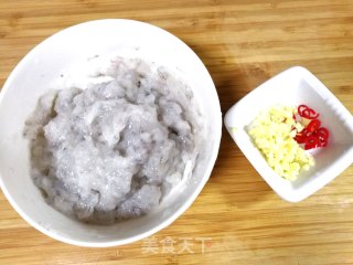 轻食少油 健康美味的～～丝瓜酿虾滑的做法步骤：1