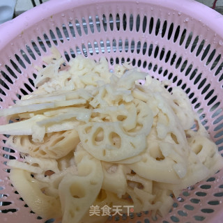 南乳炒藕片的做法步骤：1