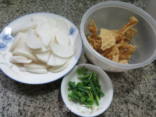 蛋白肉炒萝卜的做法步骤：1