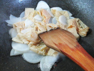 蛋白肉炒萝卜的做法步骤：6