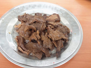 豆角炖榛蘑的做法步骤：2