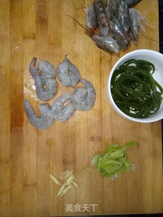 虾仁海带鸡蛋汤的做法步骤：1