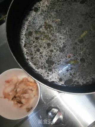 虾仁海带鸡蛋汤的做法步骤：3