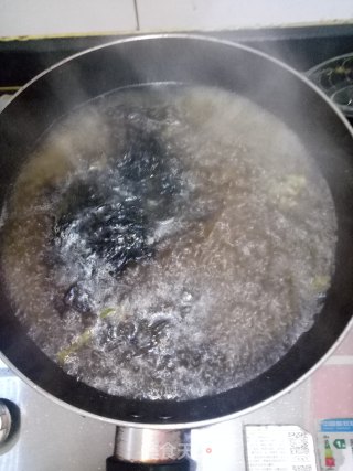 虾仁海带鸡蛋汤的做法步骤：4