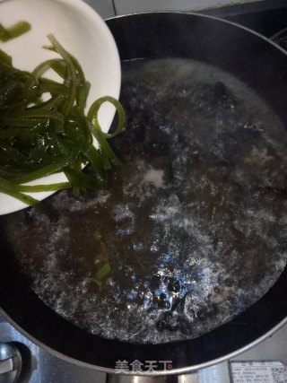 虾仁海带鸡蛋汤的做法步骤：5