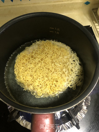 生菜拉面的做法步骤：1
