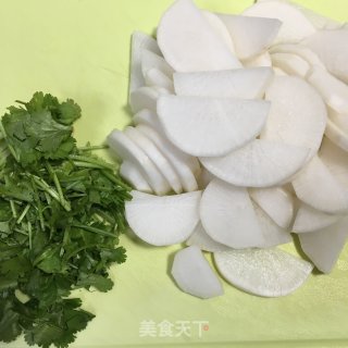 萝卜炖牛腩的做法步骤：2