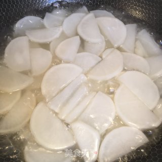 萝卜炖牛腩的做法步骤：4