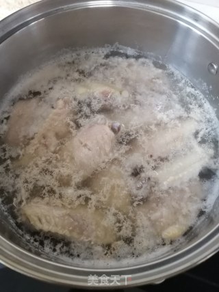 家常炖鸡翅的做法步骤：2