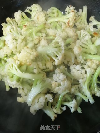 花菜炒香肠的做法步骤：2