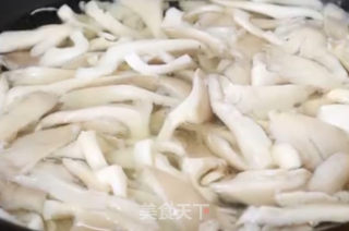 平菇砂锅煲的做法步骤：3