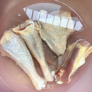 “炖菜”鲜贝炖土鸡腿的做法步骤：1