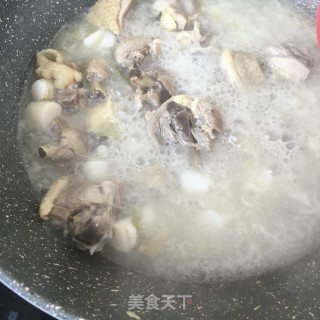 “炖菜”鲜贝炖土鸡腿的做法步骤：14