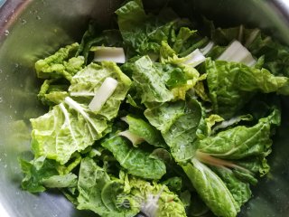 黄心菜炒人造肉的做法步骤：2