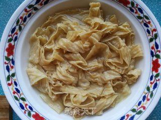 黄心菜炒人造肉的做法步骤：4