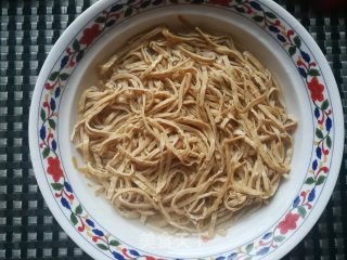 小米椒黄瓜拌豆腐丝的做法步骤：2