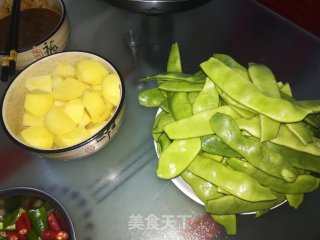 排骨土豆炖豆角的做法步骤：1