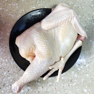 电饭锅盐焗鸡的做法步骤：1