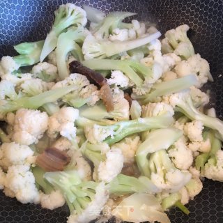 肉片炒花菜的做法步骤：6