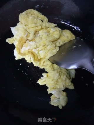 西红柿鸡蛋韭菜汤的做法步骤：1