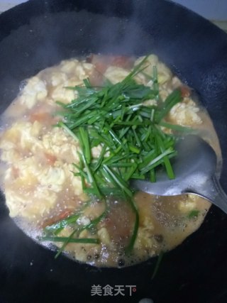 西红柿鸡蛋韭菜汤的做法步骤：6