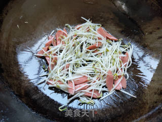 肉末辣酱炒河粉的做法步骤：4