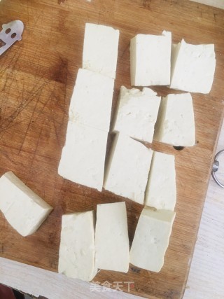 鲤鱼炖豆腐的做法步骤：2