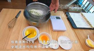 抹茶雪茄费南雪，满屋弥漫着浓郁香味，口感层次特别丰富。的做法步骤：2