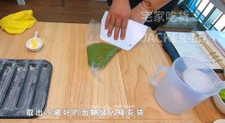 抹茶雪茄费南雪，满屋弥漫着浓郁香味，口感层次特别丰富。的做法步骤：9