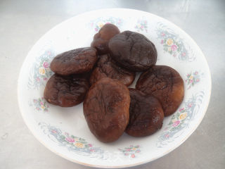 豆腐炖香菇的做法步骤：2