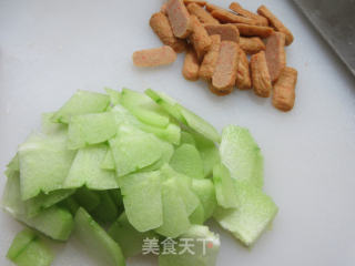 甜不辣炒佛手瓜的做法步骤：2