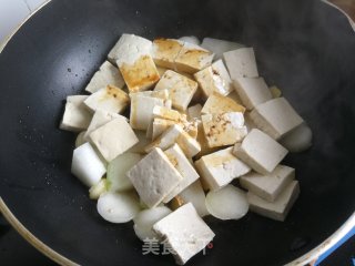 红虾皮冬瓜烧豆腐的做法步骤：4