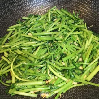 蒜蓉炒茼蒿的做法步骤：5